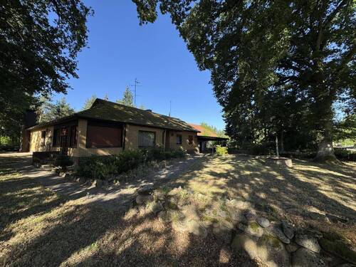 Seitenansicht vom Vorgarten - Einfamilienhaus mit 153,00 m&sup2; in Schnackenburg zum Kaufen