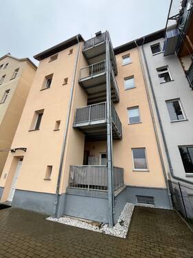 Hausansicht - 1 Zimmer Mehrfamilienhaus, Wohnhaus zum Kaufen in Altenburg