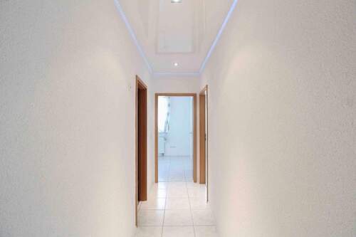 Flur mit Spanndecke - 