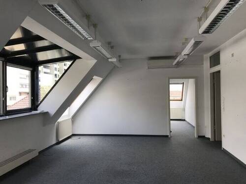 Gruppenbüro - Büro mit 125,60 m&sup2; in Ludwigsburg zur Miete