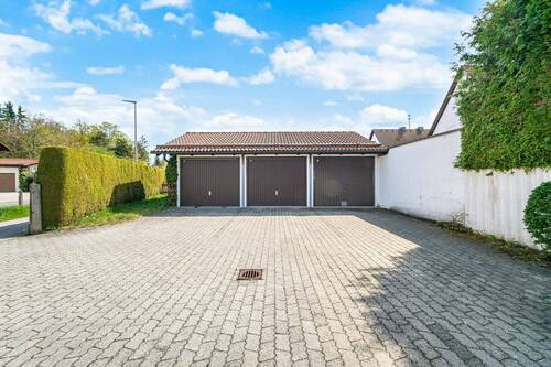 2 Garagen mitte/rechts - 