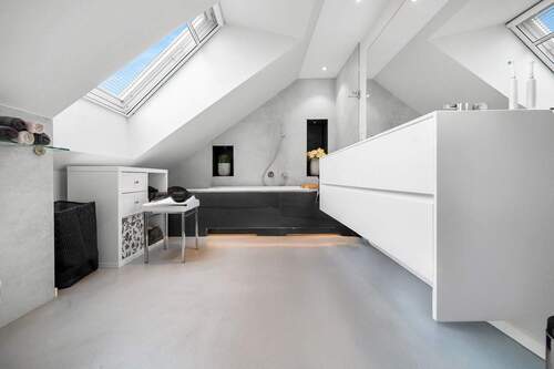 MASTER BADEZIMMER (WANNE & DUSCHE) - HIGH END auf 135 m² - 739.000,00&nbsp;EUR Kaufpreis, ca.&nbsp; 135,00&nbsp;m&sup2;&nbsp;Wohnfl&auml;che