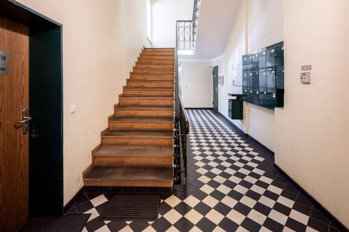 Treppenhaus - 2 Zimmer Büro zum Kaufen in München