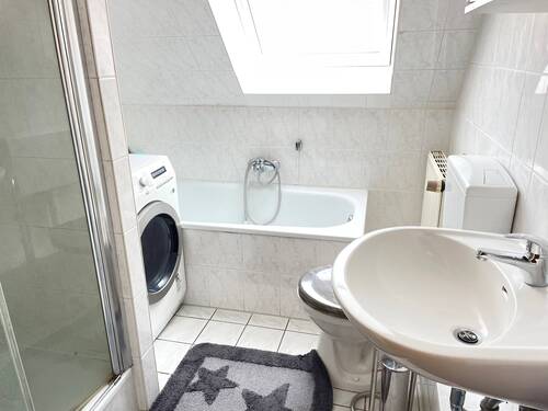 Vollbad im Obergeschoss - 