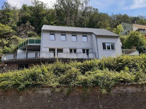 Ansicht - Interessantes Einfamilienhaus mit Dachterrasse, großem Balkon und 2 Garagen in idyllischer Wohnlage von Bad Bertrich