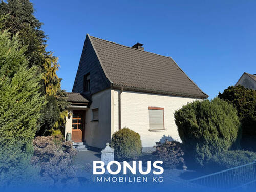 Hausansicht - Stark sanierungsbedürftiges EFH in schöner Wohnlage von Erkelenz * Wfl. ca. 85 m² * GRD ca. 1.068 m²
