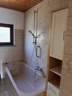 Bad mit Wanne - 