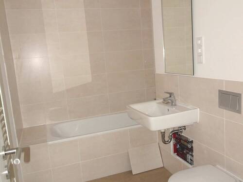 Elegantes Bad mit moderner Ausstattung - 