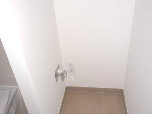 mit Platz für Ihre Waschmaschine (Toplader) - 