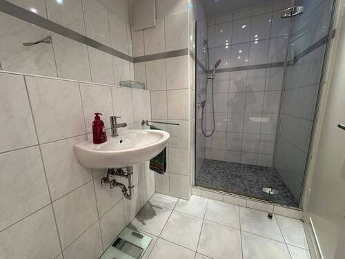 schickes Bad je Etage - 