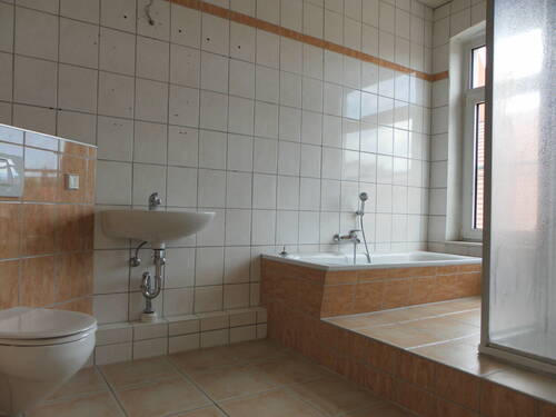 Vollbad Obergeschosswohnung (rechts) - 