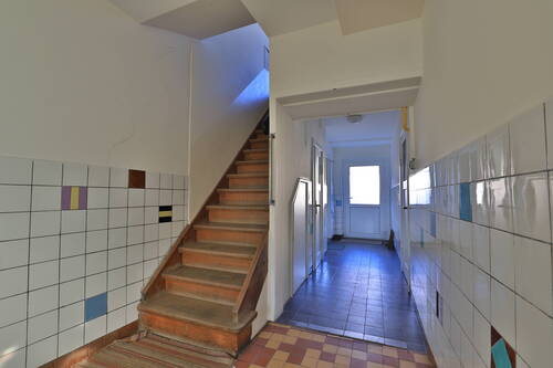 Treppenhaus mit separtem Ausgang zum Hinterhof - 