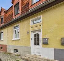 Charmantes Reihenmittelhaus in Leuna - modernisiert, unterkellert und mit Potenzial