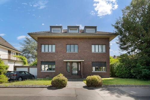 Front - Charmantes Dreiparteienhaus in Braunsfeld mit großem Grundstück