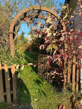 Grundstückszugang am Haus - Doppelhaushälfte mit 93,00 m&sup2; in Vierkirchen zum Kaufen