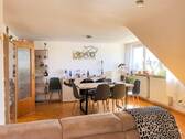 Blick in den Essbereich - Fußläufig zum Stadtzentrum – 3-Zimmer-Eigentumswohnung im DG.