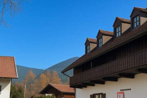 in zentraler Lage von Bad Kohlgrub - Bad Kohlgrub - offen gestaltete Wohnung mit zwei Balkonen