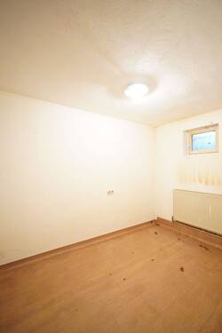 Kellerräume/ehemals als Wohnung vermietet - 