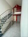 Treppenhaus mit Aufzug - 