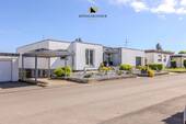 Straßenansicht - Gepflegt, modernisiert und luxuriös: Bungalow mit Einliegerwohnung in Waiblingen-Hegnach