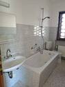Badezimmer mit Badewanne - 