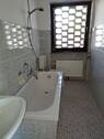 Badezimmer mit Badewanne - 