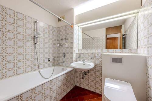 Badezimmer mit hochwertigem WC - 