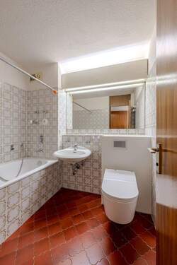 Badezimmer mit hochwertigem WC - Etagenwohnung mit 83,80 m² in Stuttgart / Feuerbach zum Kaufen