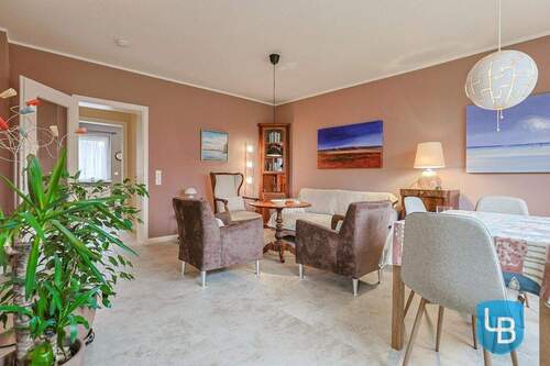 Wohnzimmer... - Saniert, stilvoll und einladend - 3-Zimmer-Erdgeschosswohnung in Plön