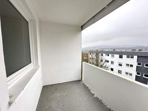 Balkon/ Loggia - Helle, gemütliche 2-Zimmerwohnung mit Balkon, Stellplatz und Blick ins Grüne!