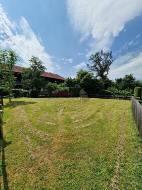 Blick von der Strasse - 485qm² Provisionsfreies Baugrundstück in Otterfing-großzügiges Einfamilienhaus (8x12 m) Doppelgarage