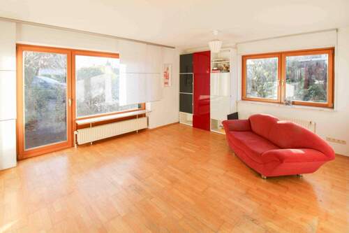 Wohnzimmer mit Terrassenzugang - Doppelhaushälfte mit 106,10 m&sup2; in Strande zum Kaufen