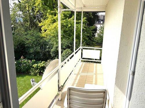 Kleiner Balkon am Schlafzimmer - 