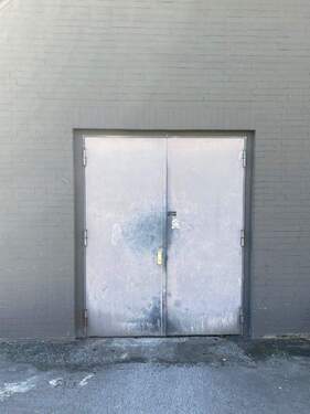 Ladetür.jpg - Halle in Bielefeld zur Miete