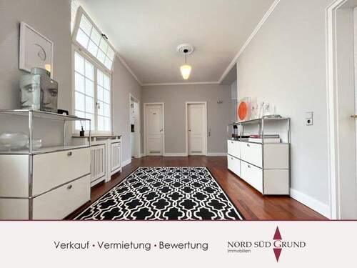 1-601 Diele (1).jpg - Sanierter Altbau - repräsentative 3-Zimmer-Wohnung in stattlichem Wohn- und Geschäftshaus. Innenstadt!
