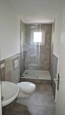 Bad mit Dusche - 