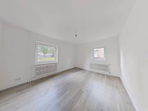 Wohnzimmer - Helle 3-Zimmer-Wohnung mit Badewanne!