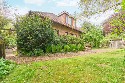 Teilansicht Front - 6 Zimmer Einfamilienhaus in Eutin / Fissau