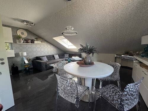 heller Wohn- und Essbereich - 