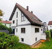 Großes 2-FH (bereits WEG-geteilt) mit Tageslichtbädern, Terrasse, Balkon, Garage und schönem Garten - Bischofsheim