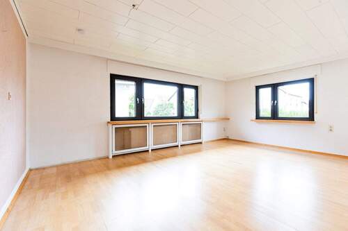 Wohnzimmer Whg. EG_Ansicht 1 - 8 Zimmer Mehrfamilienhaus, Wohnhaus in Bischofsheim