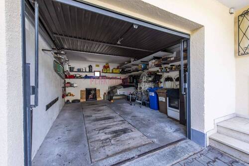 Garage mit Grube - 