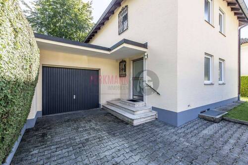 Eingangsbereich/Garage - 7 Zimmer Einfamilienhaus in München