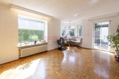 Wohnzimmer mit Erker - 