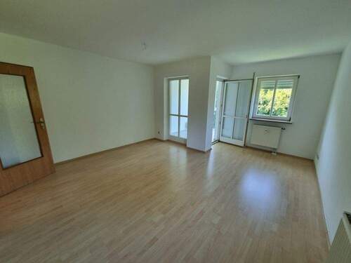 Wohnzimmer - 2 Zimmer Etagenwohnung zum Kaufen in Passau