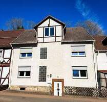 Projekt für Handwerker: Massiv gebautes Einfamilienhaus in Rommerode - Großalmerode