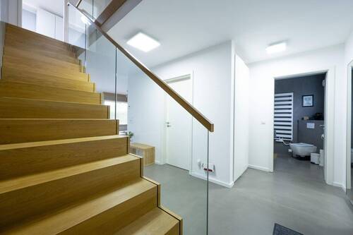 Eichentreppe zum OG - 