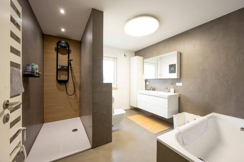 Master Dusch&Wannenbad im OG - 