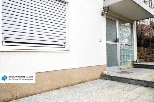 Hauseingang - 1 Zimmer Mehrfamilienhaus, Wohnhaus in Stegaurach