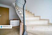 Treppenhaus EG/KG - Mehrfamilienhaus, Wohnhaus mit 188,00 m² in Stegaurach zum Kaufen